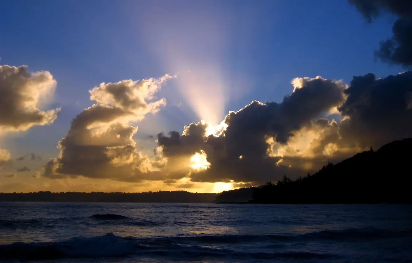 Фото обои море, небо, солнце, облака, лучи, пейзаж, закат, природа