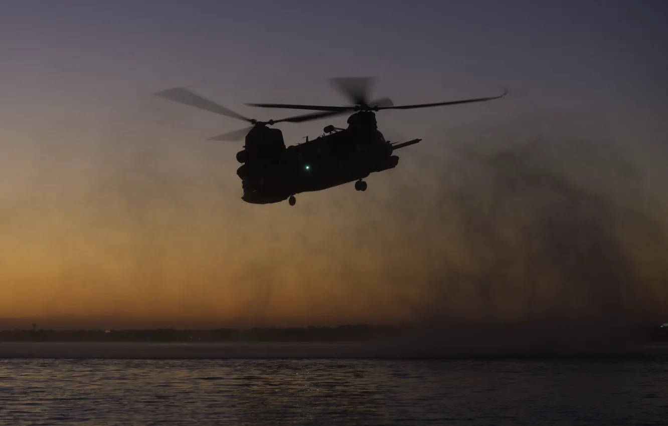 Фото обои блики, Boeing, сумерки, CH-47 Chinook, военный транспорт, Чинук