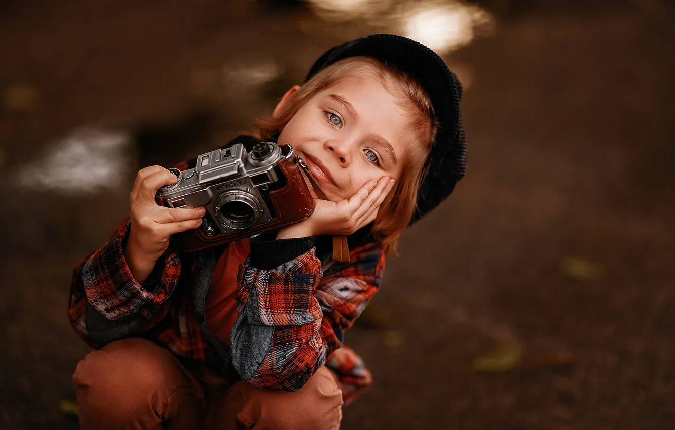 Фото обои взгляд, ребенок, мальчик, фотоаппарат