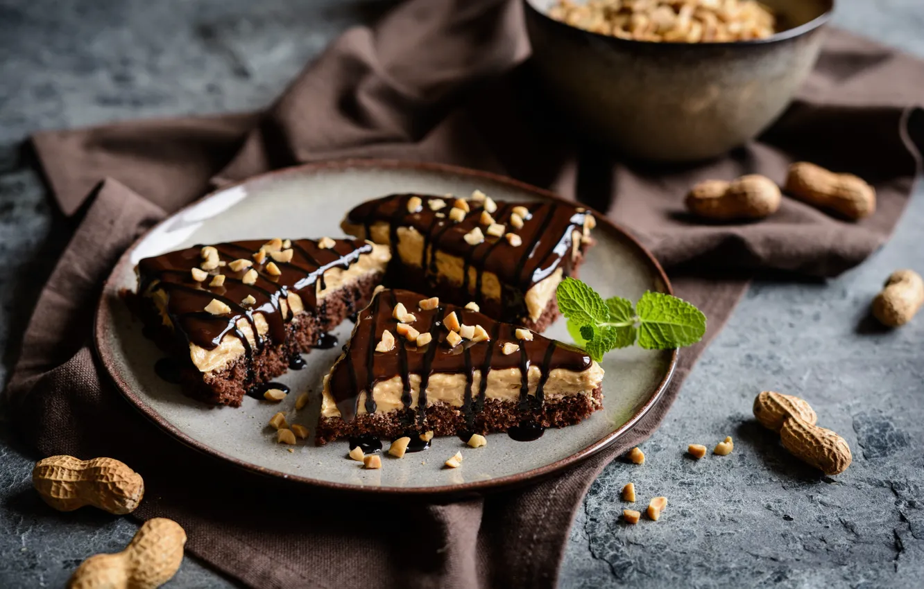 Фото обои пирожное, орехи, крем, десерт, шоколадное, глазурь, арахис