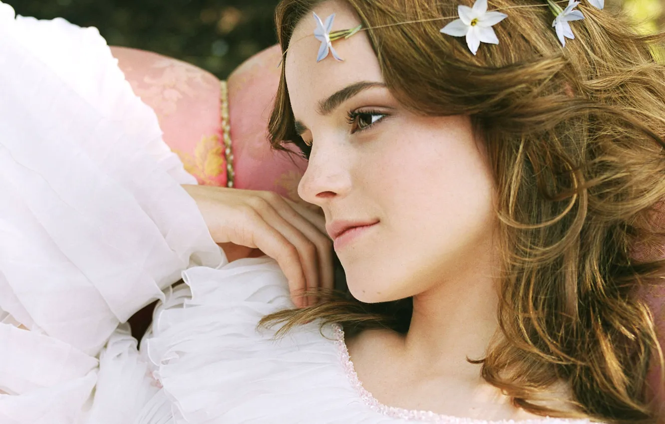 Фото обои Emma Watson, flowers, sofa, wedding dress