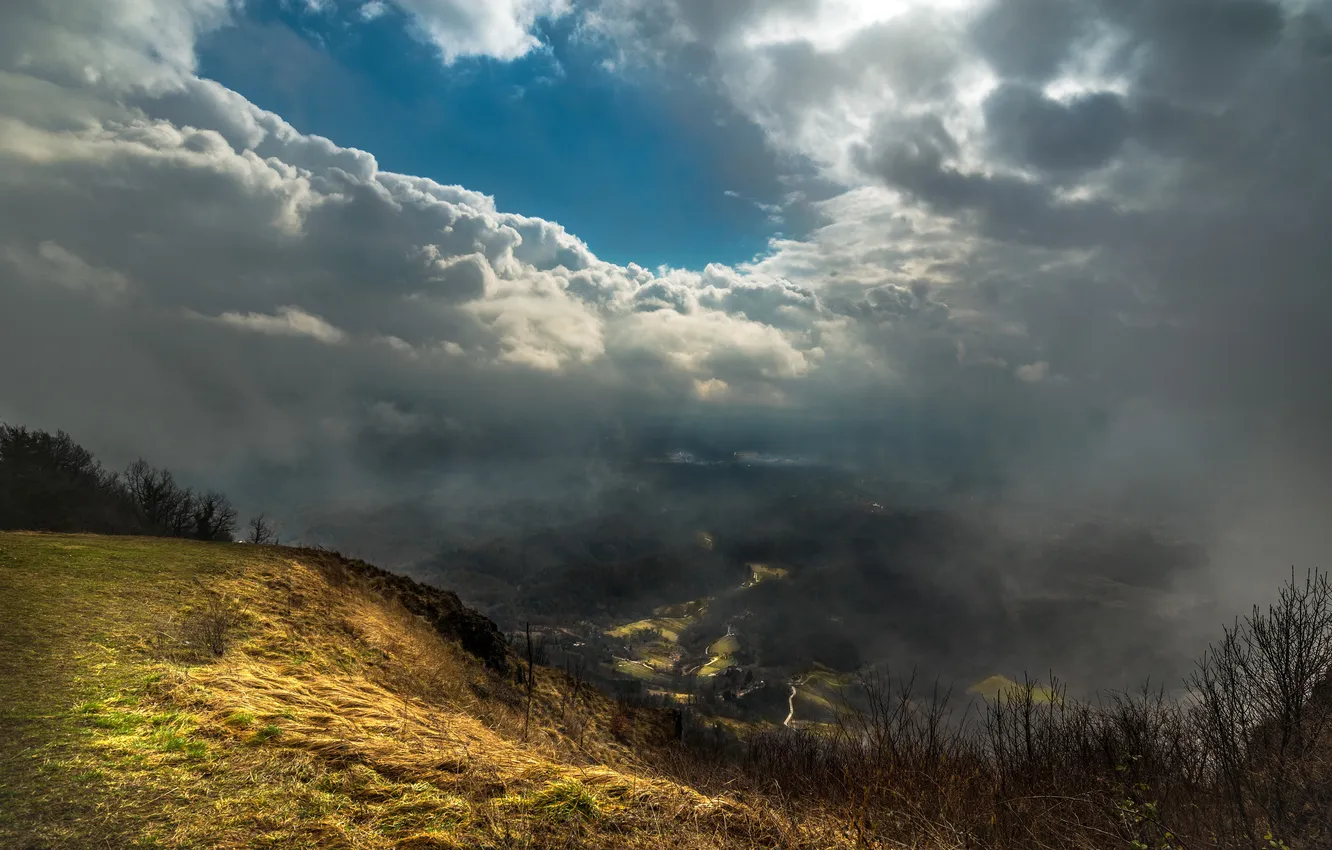 Фото обои небо, облака, туман, гора, долина, вид сверху