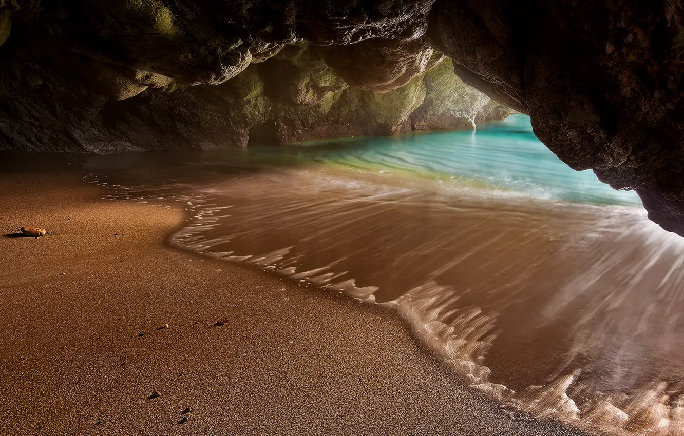 Фото обои песок, море, пляж, вода, скалы, грот