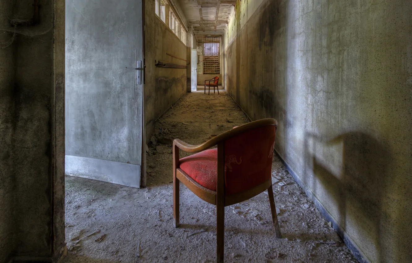 Фото обои стулья, двери, коридор