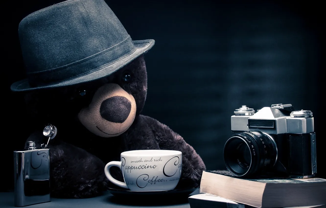 Фото обои fantasy, bear, hat, photographer, camera, blue background, coffee, teddy bear