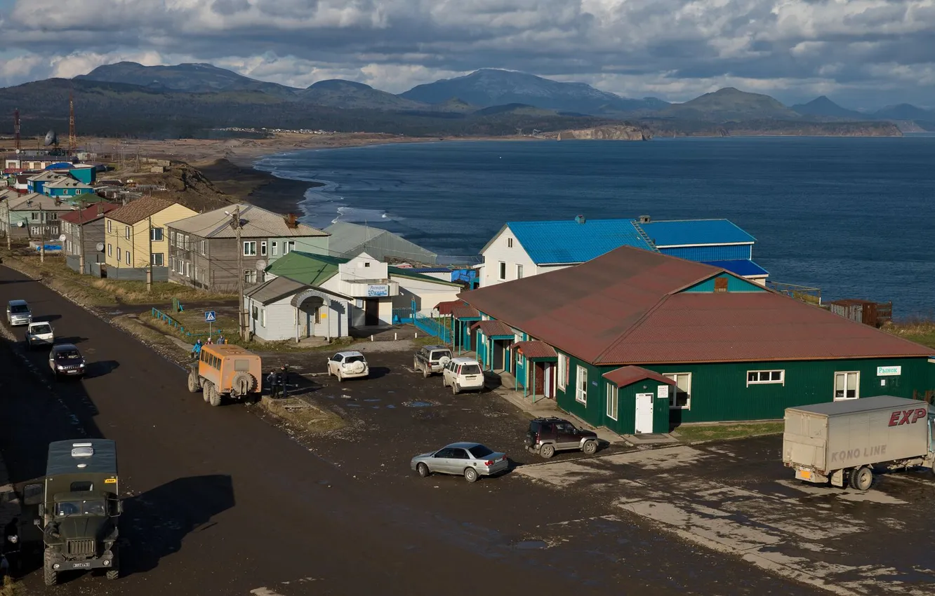 Фото обои city, view, houses, Kuril islands, yuzhno-kurilsk