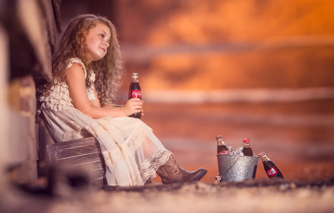 Фото обои настроение, платье, девочка, бутылки, рыжая, кудри, рыжеволосая, Coca-Cola