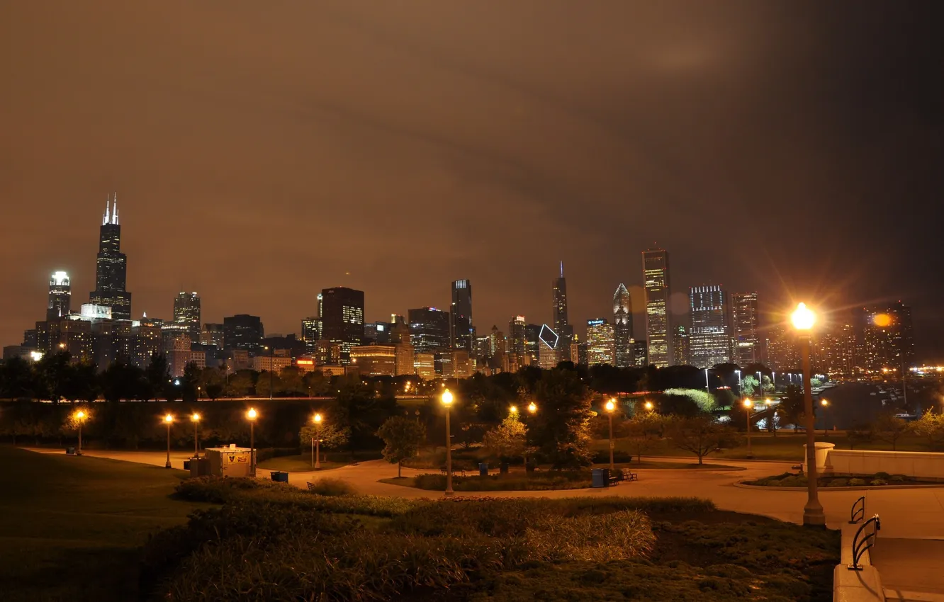 Фото обои ночь, огни, парк, небоскребы, фонари, америка, чикаго, Chicago
