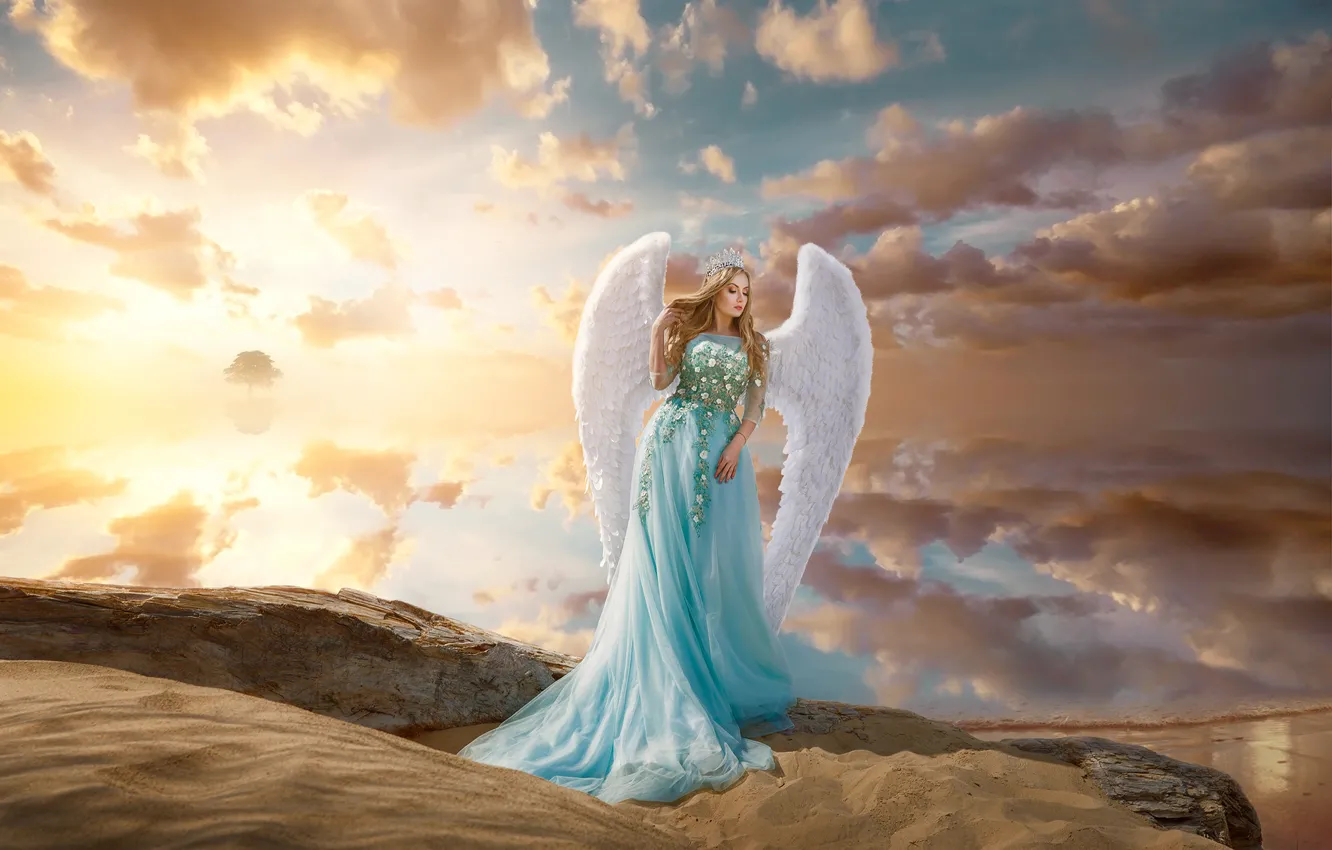 Фото обои песок, девушка, облака, поза, стиль, настроение, крылья, ангел
