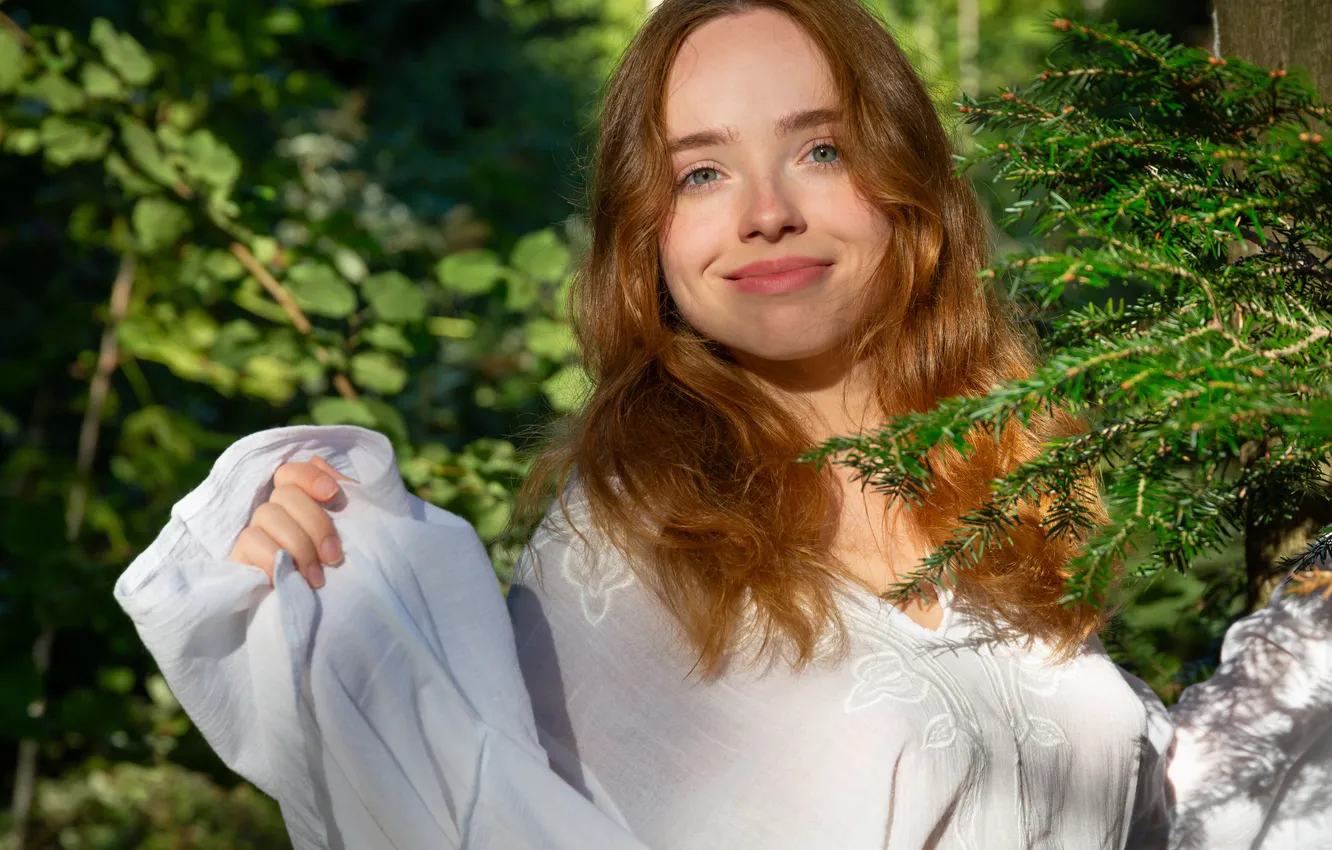 Фото обои model, gorgeous, posing, white dress, beautiful face, outdoors, pretty eyes, smiling girl