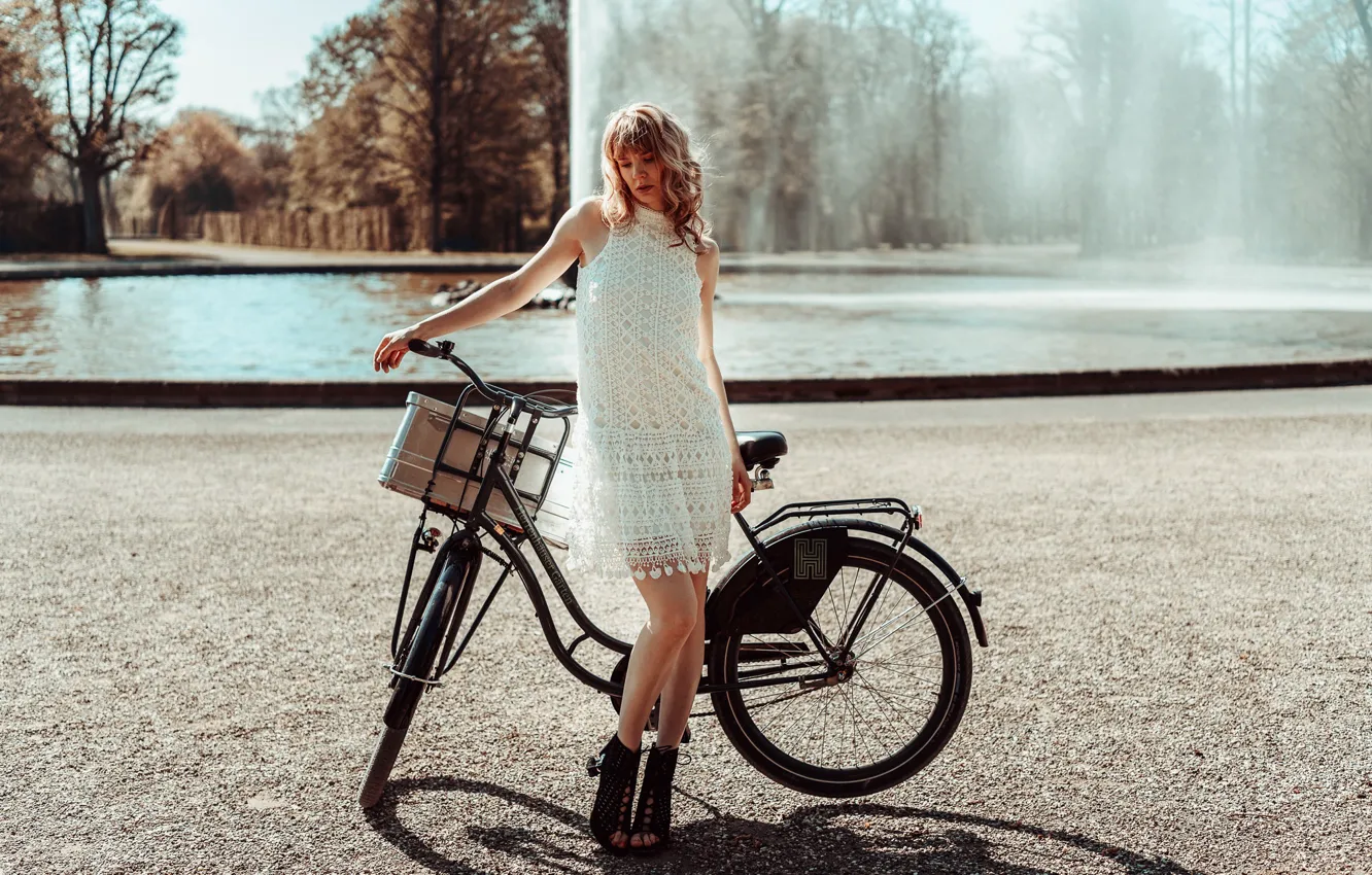 Фото обои девушка, велосипед, Martina Lemke