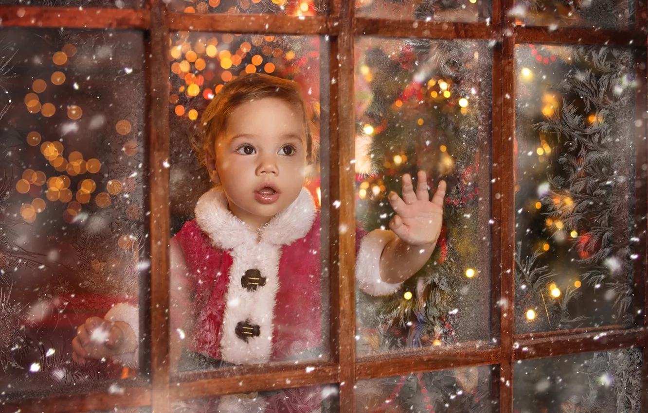 Фото обои настроение, праздник, окно, мороз, Новый год, ребёнок, маленький Санта