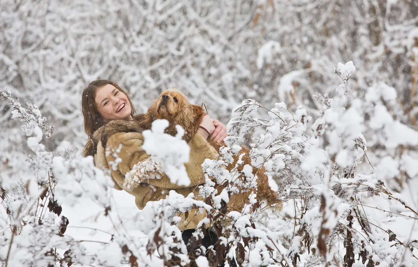Фото обои зима, девушка, снег, настроение, собака