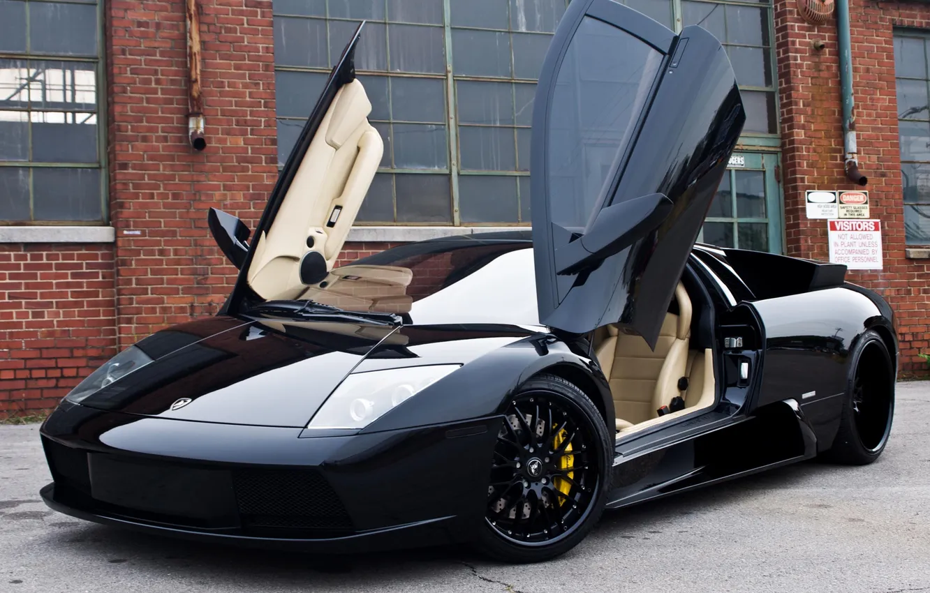 Фото обои здание, окна, чёрная, lamborghini, black, murcielago, lp640, ламборгини