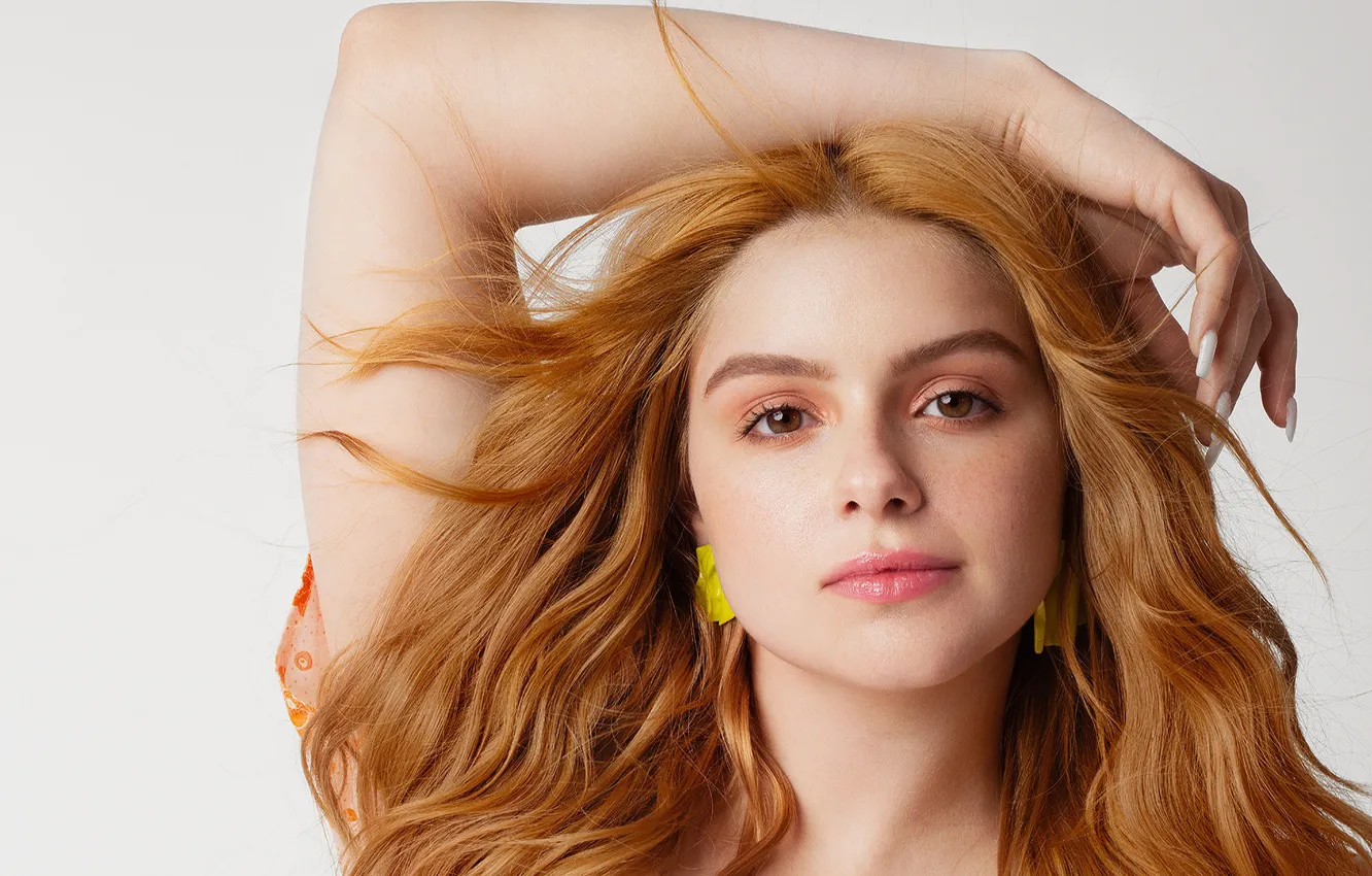 Фото обои взгляд, девушка, волосы, губы, рыжая, нежная, Vogue, Ariel Winter