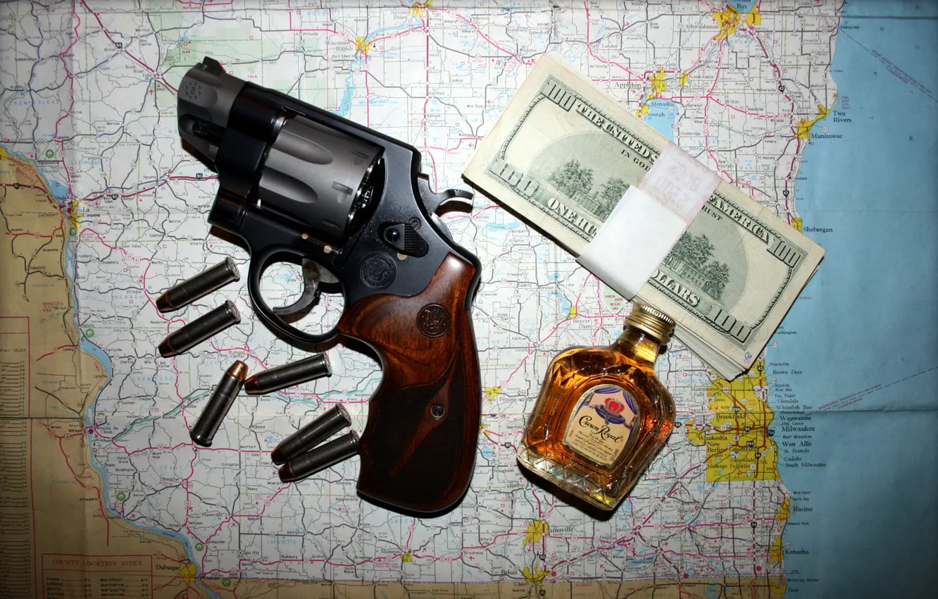 Фото обои карта, деньги, револвер