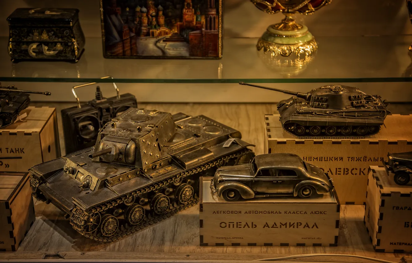 Фото обои guns, yellow, toys, interior, metall, Kide FotoArt, bronze tanks