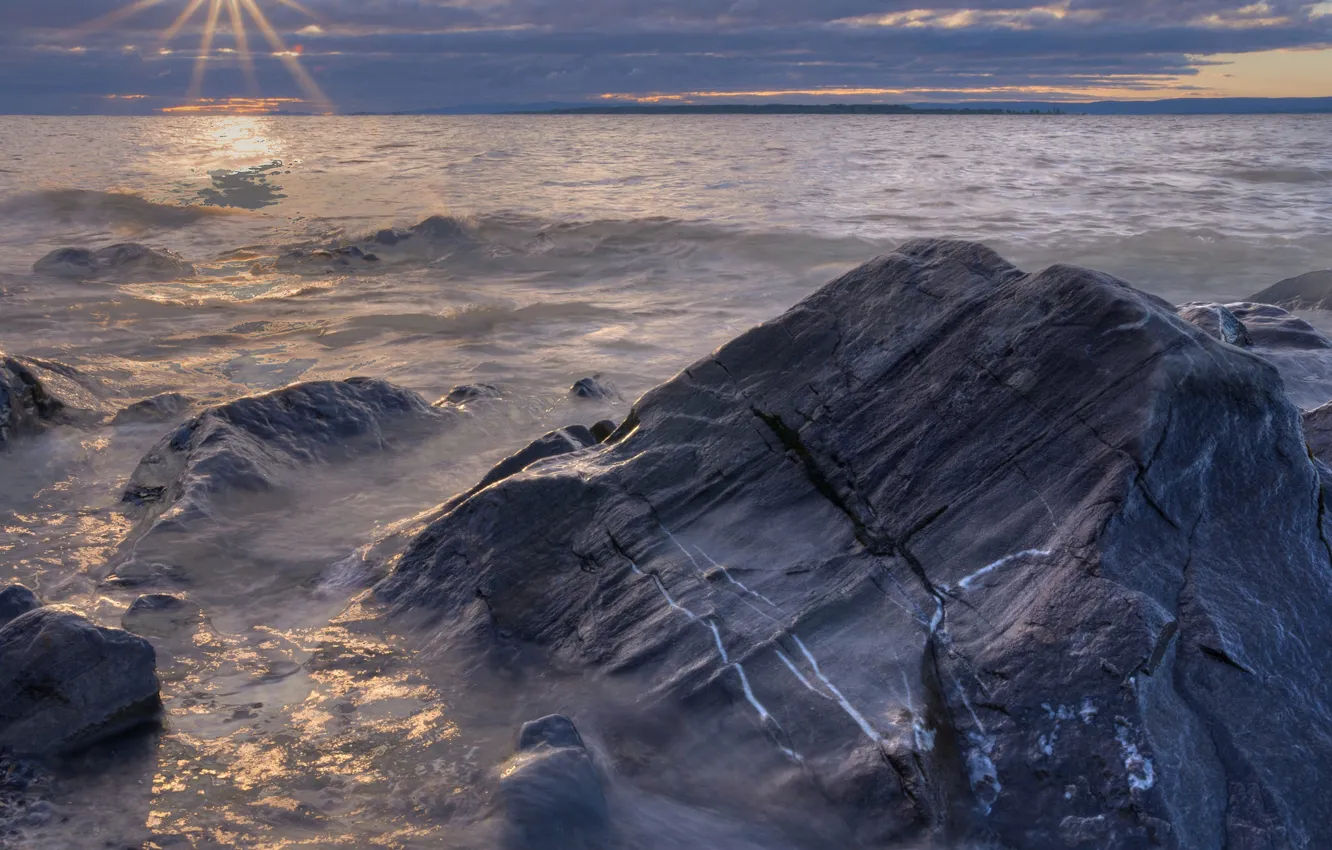 Фото обои море, облака, лучи, камни, Канада, Орлеан