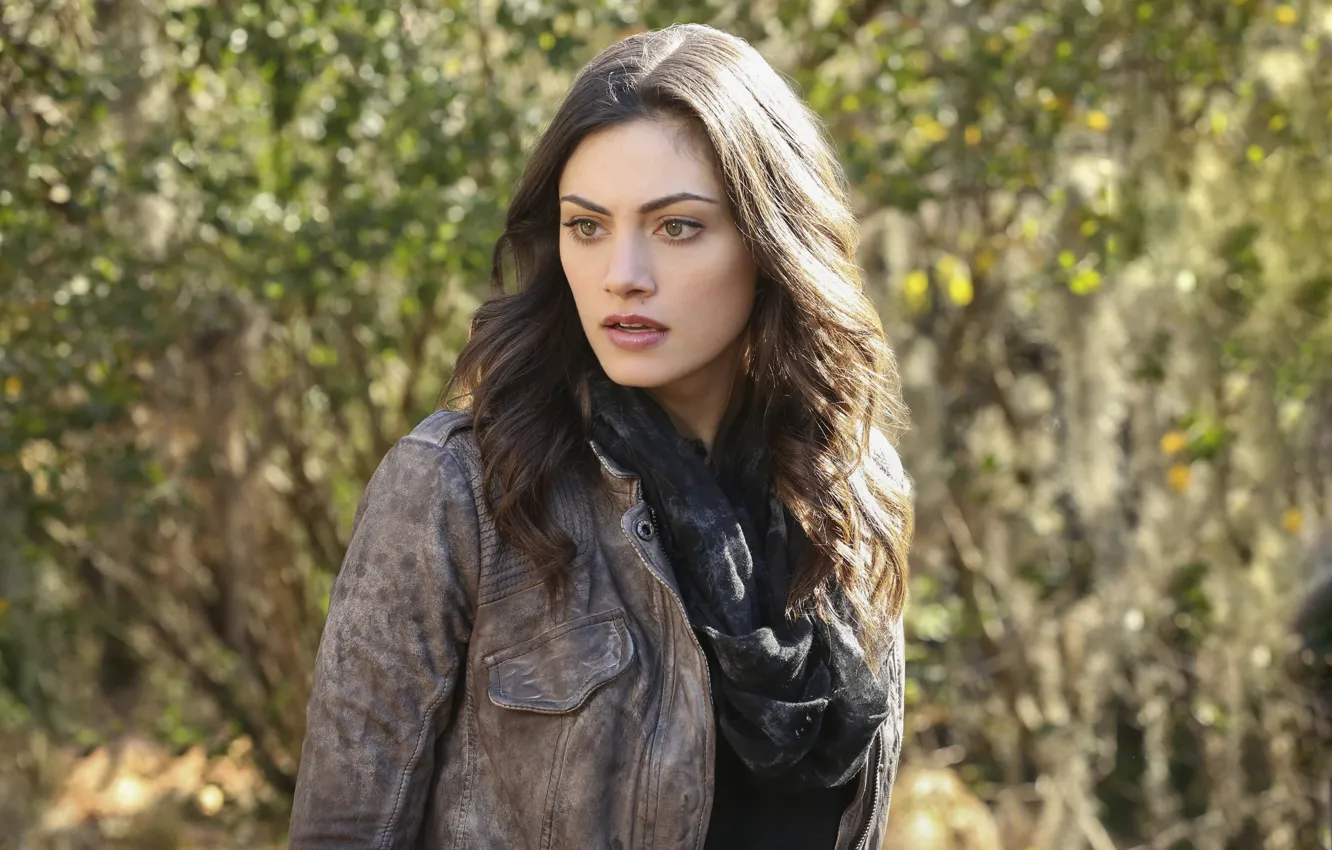 Фото обои взгляд, поза, макияж, куртка, сериал, Phoebe Tonkin, Фиби Тонкин, Первородные