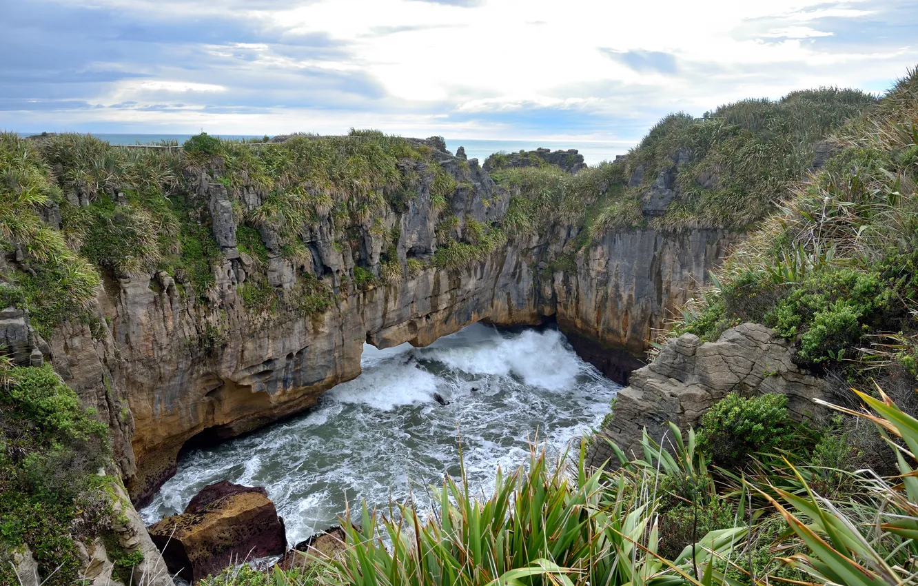 Фото обои волны, трава, камни, скалы