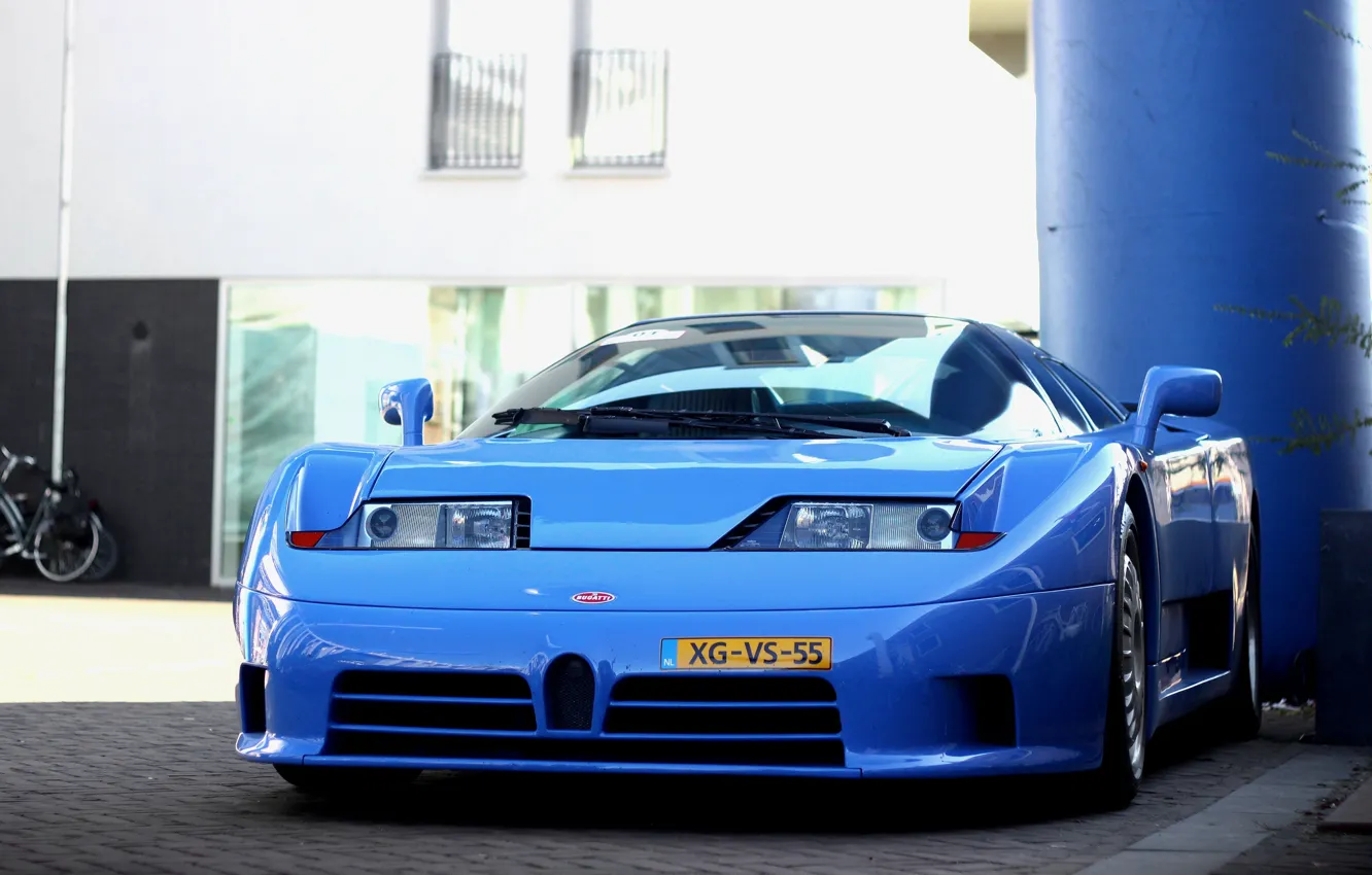 Фото обои голубой, здание, суперкар, supercar, бугатти, blue, building, Bugatti EB 110