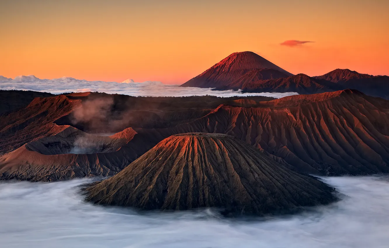 Фото обои закат, горы, туман, дым, Индонезия, вулканы, Indonesia, гора Бромо