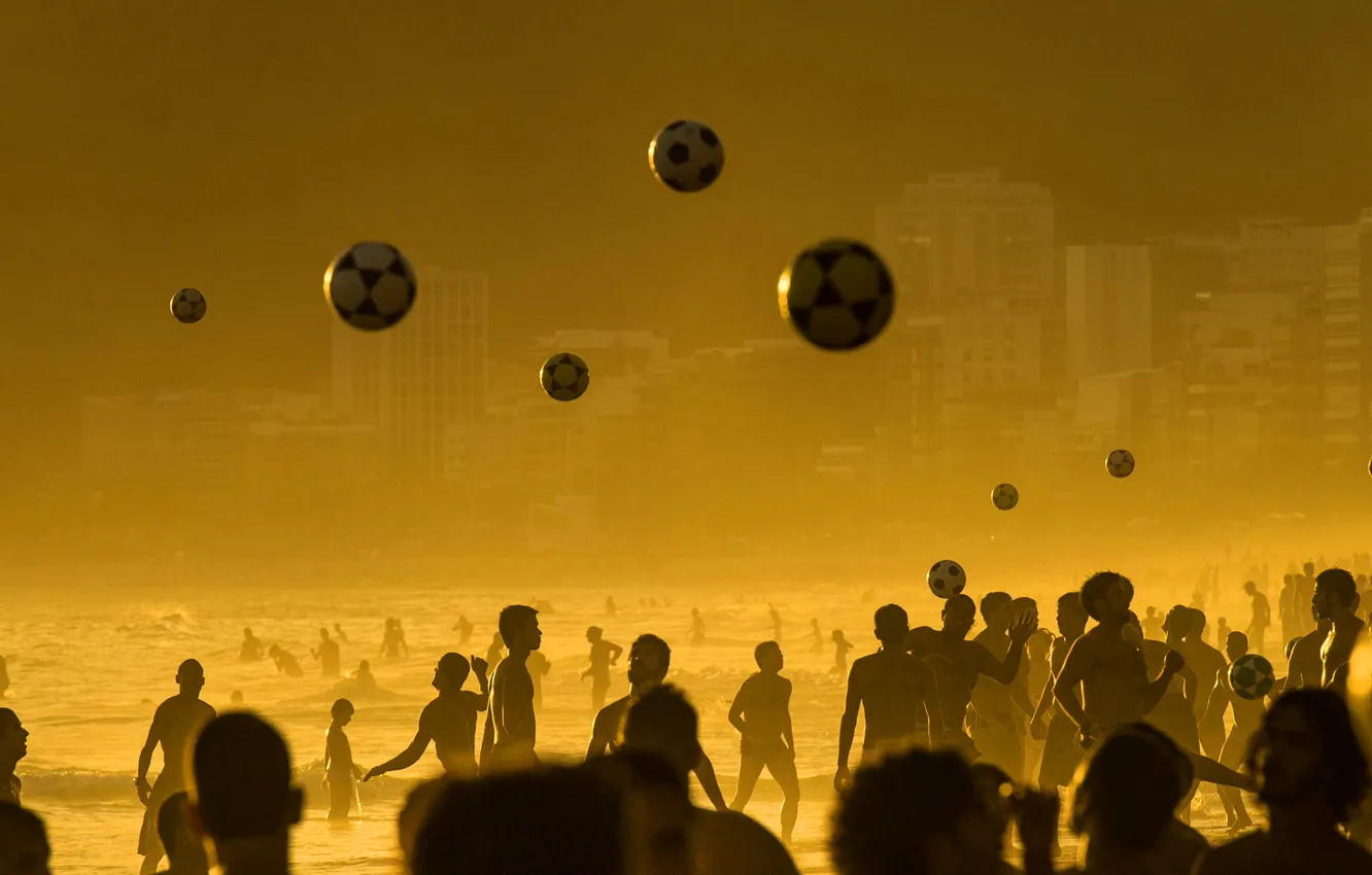 Фото обои море, пляж, футбол, игра, мяч, Бразилия, Рио-де-Жанейро, Ипанема