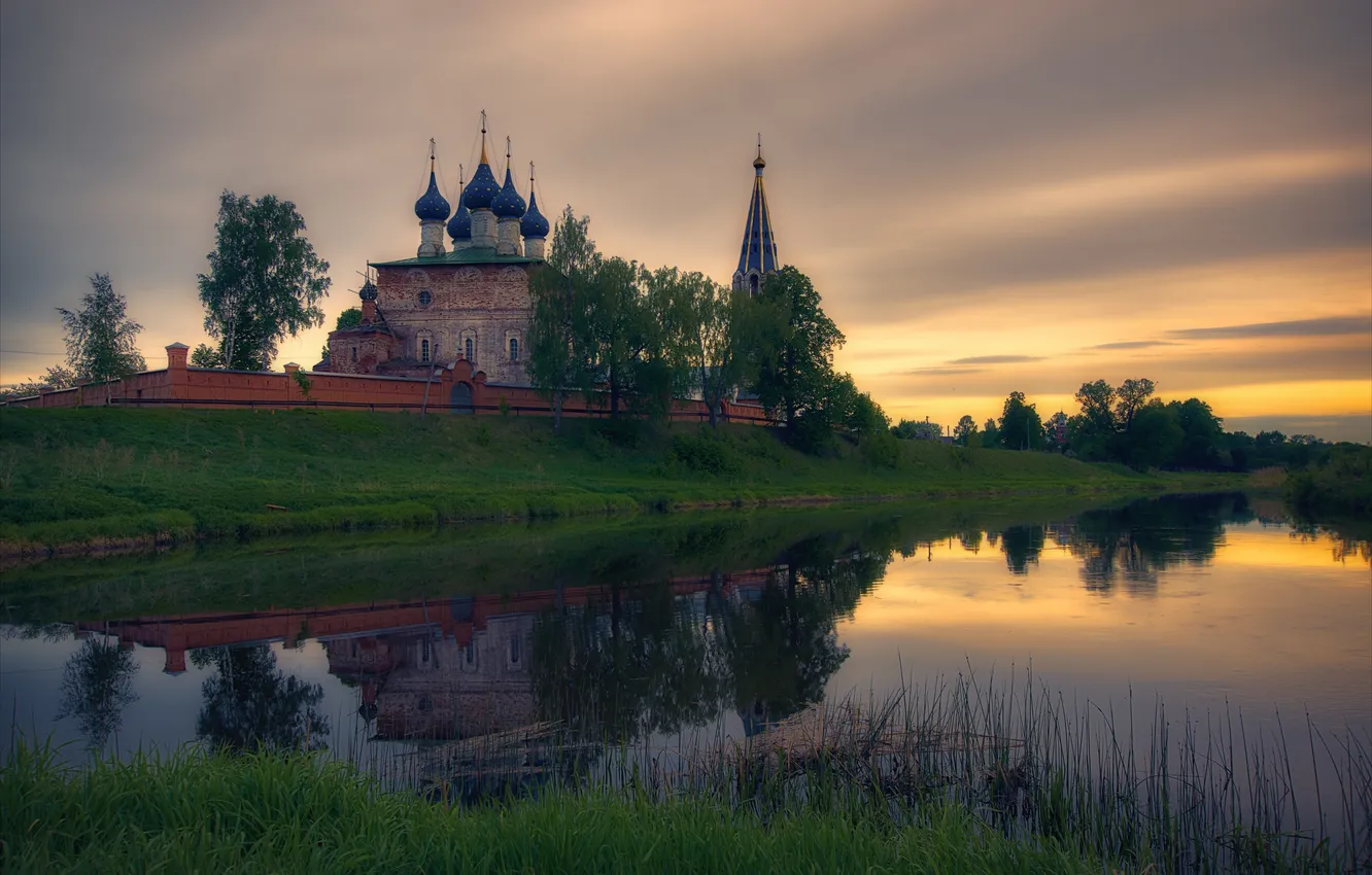 Фото обои небо, облака, деревья, закат, озеро, отражение, холмы, берег