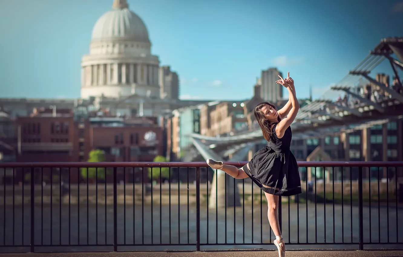 Фото обои Лондон, танец, балерина, на фоне города, Eponine Bougot