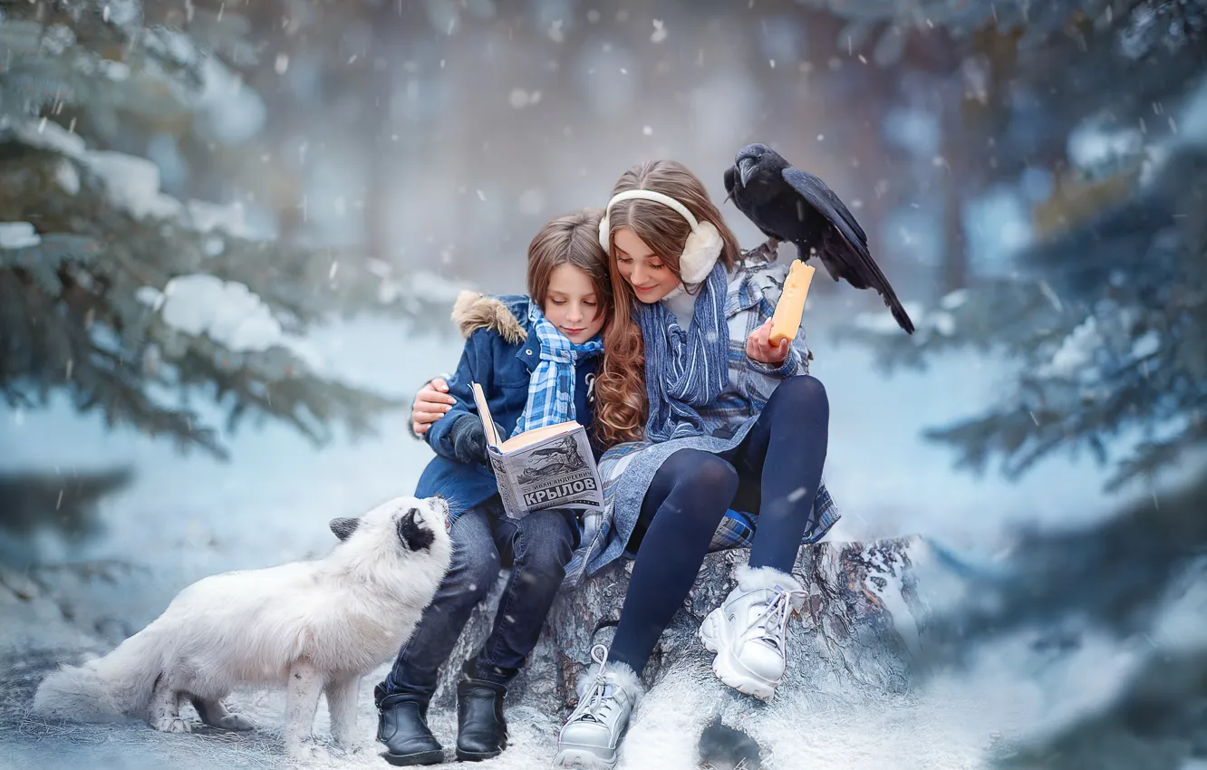 Фото обои зима, лес, дети, мальчик, сыр, девочка, книга, ворон