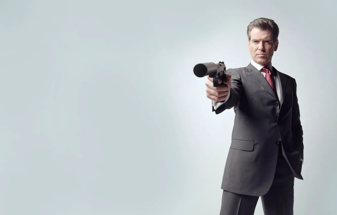 Фото обои пистолет, агент 007, james bond, Pierce Brosnan, Пирс Броснан, джеймс бонд