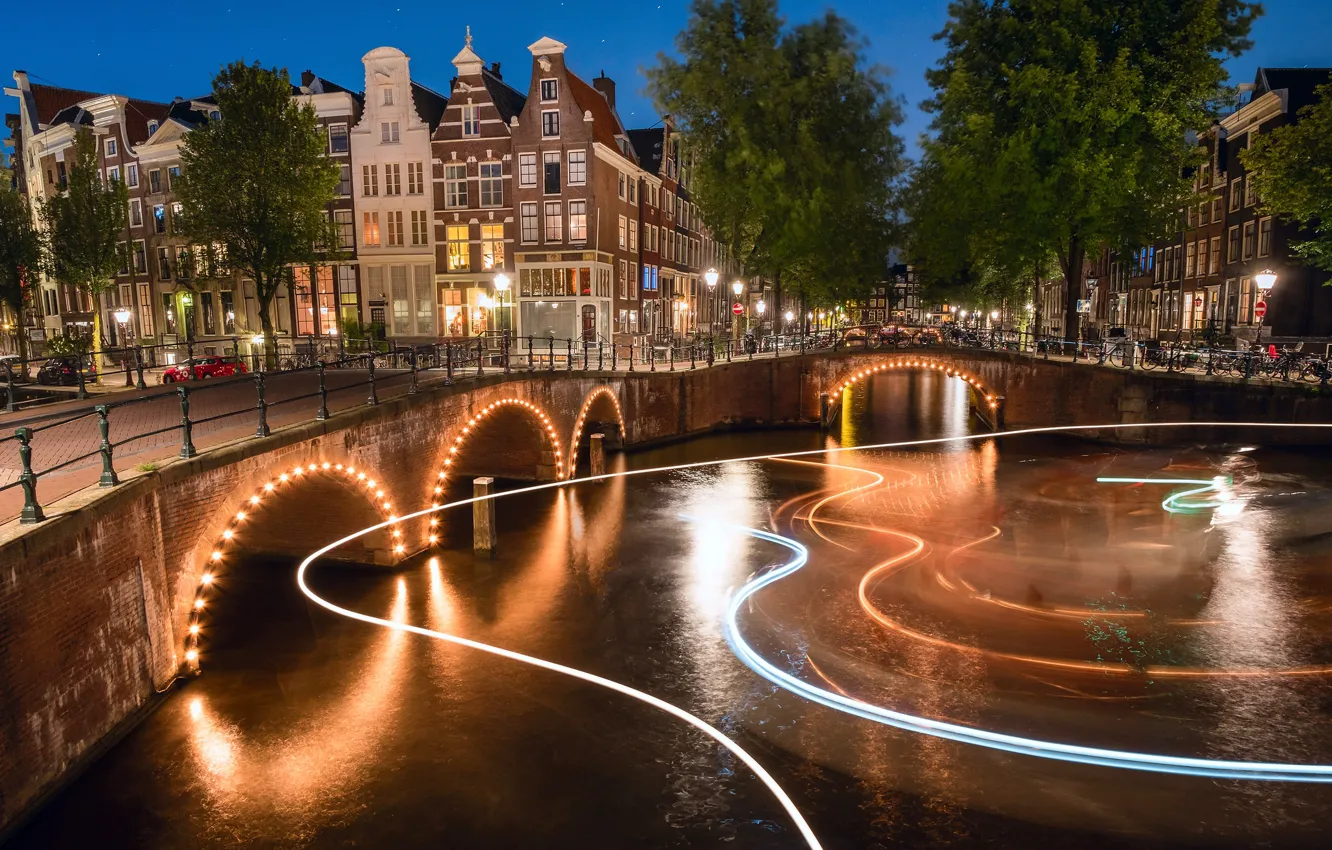 Фото обои свет, ночь, город, огни, Амстердам, канал, Нидерланды
