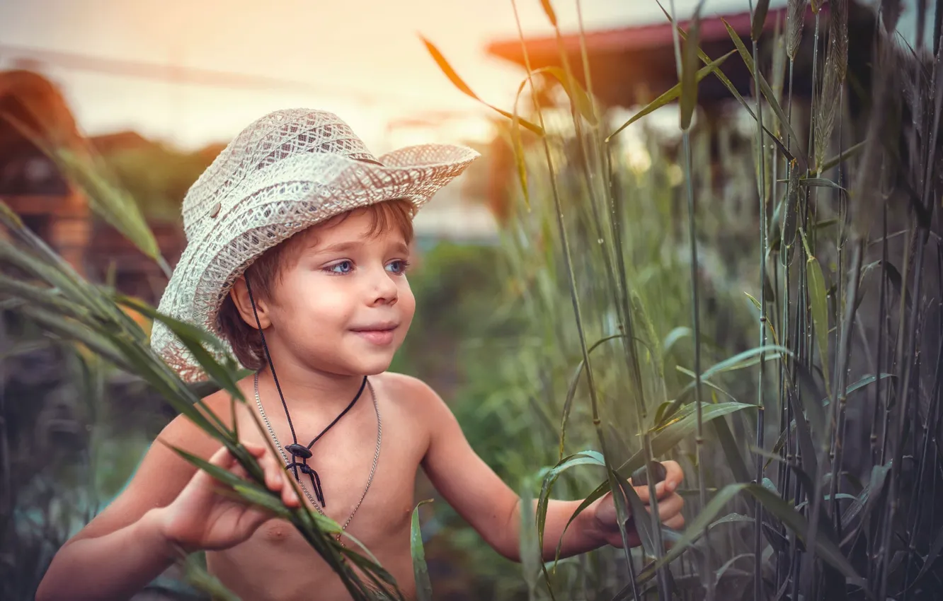 Фото обои лето, трава, дети, лицо, эмоции, настроение, шляпа, мальчик