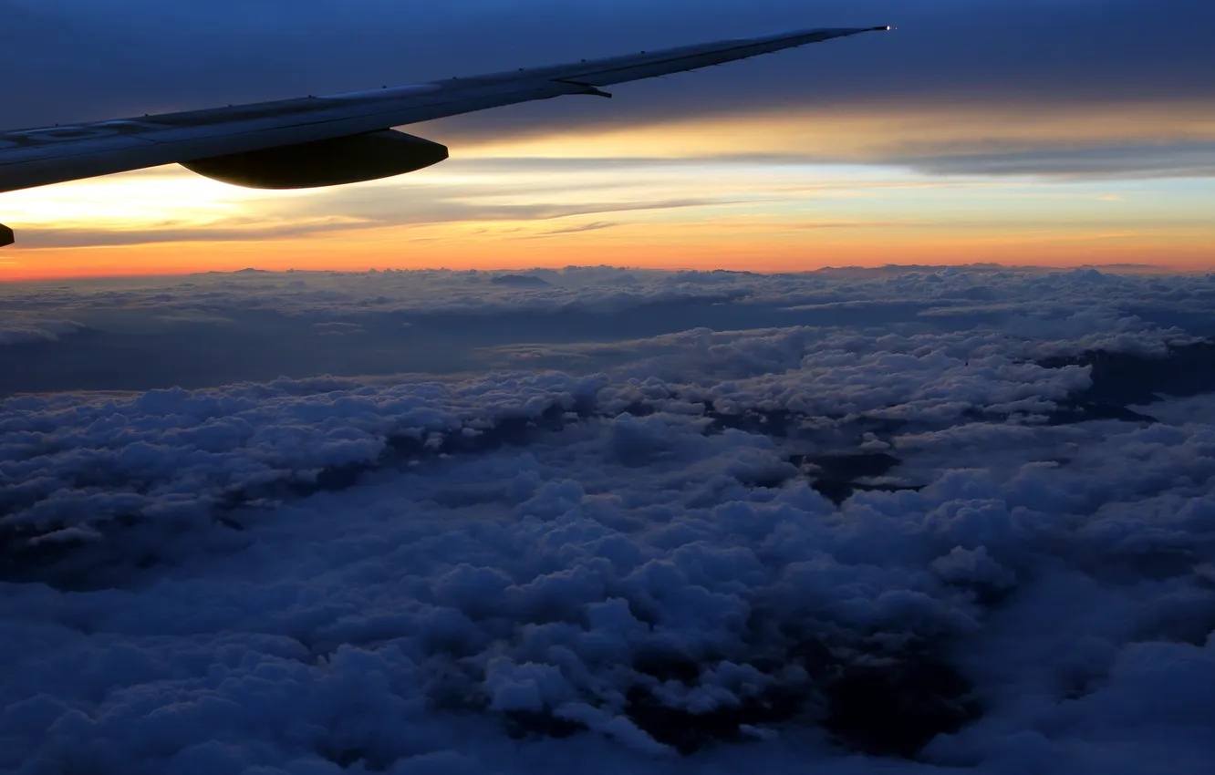 Фото обои небо, облака, крыло, самолёт