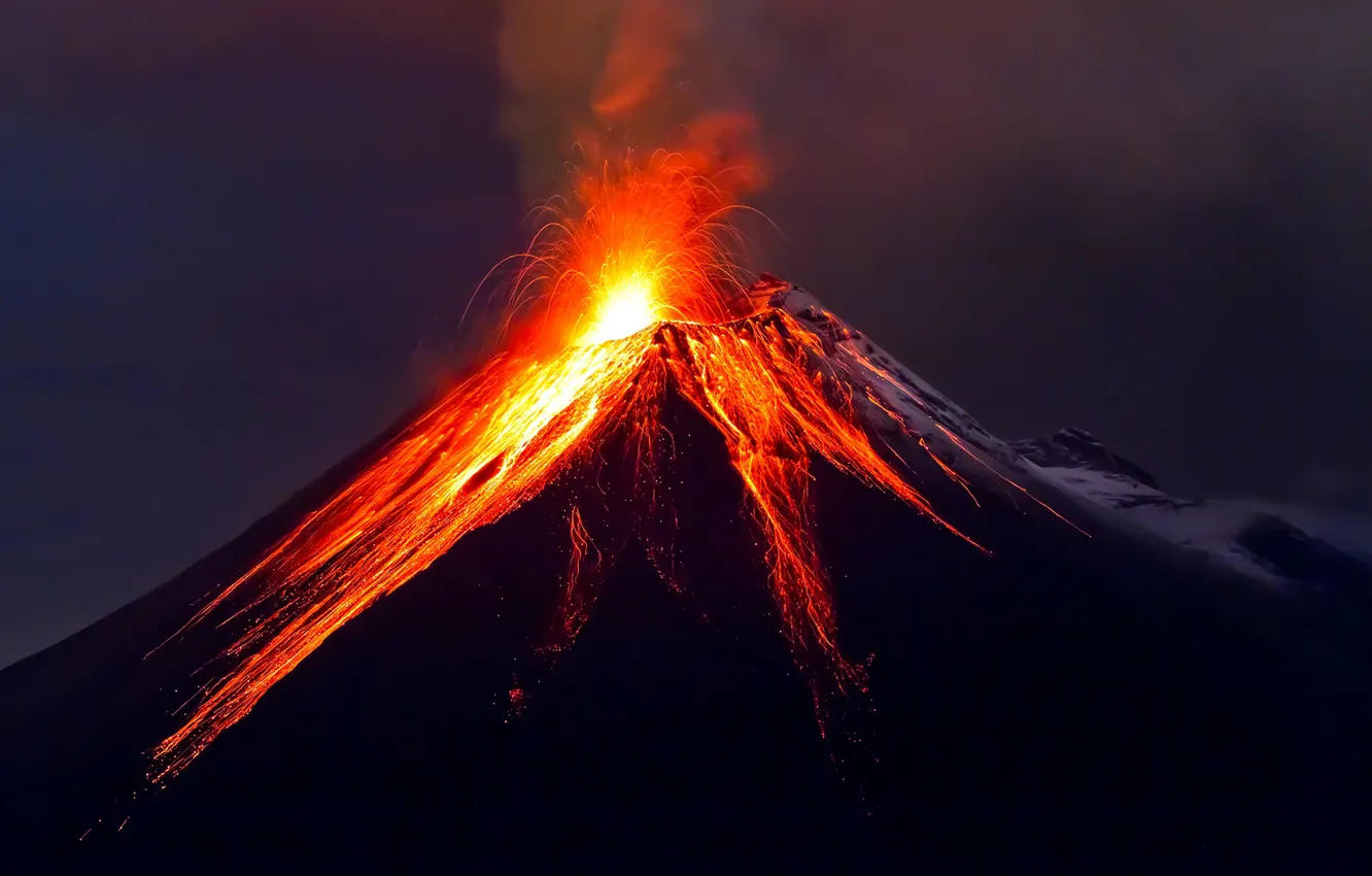 Фото обои ночь, огонь, дым, гора, вулкан, извержение, лава, Эквадор