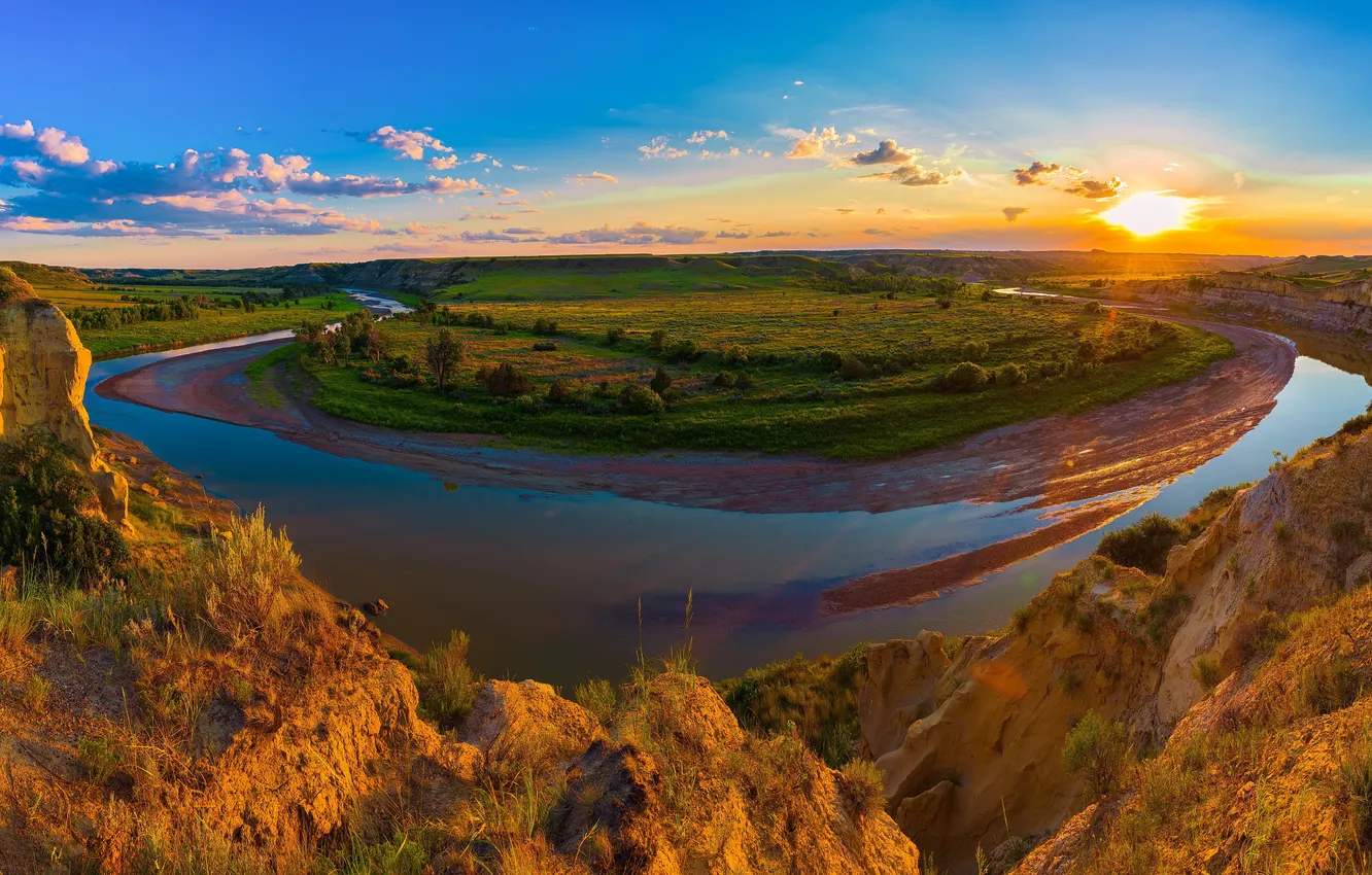 Фото обои небо, солнце, облака, закат, река, поля, США, Theodore Roosevelt National Park