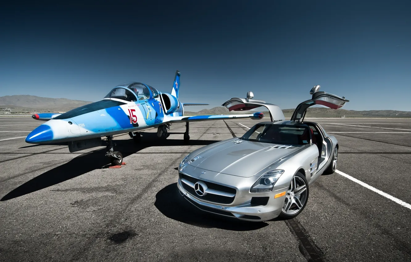 Фото обои самолёт, Mercedes-Benz SLS AMG, Aero L-39 Albatros