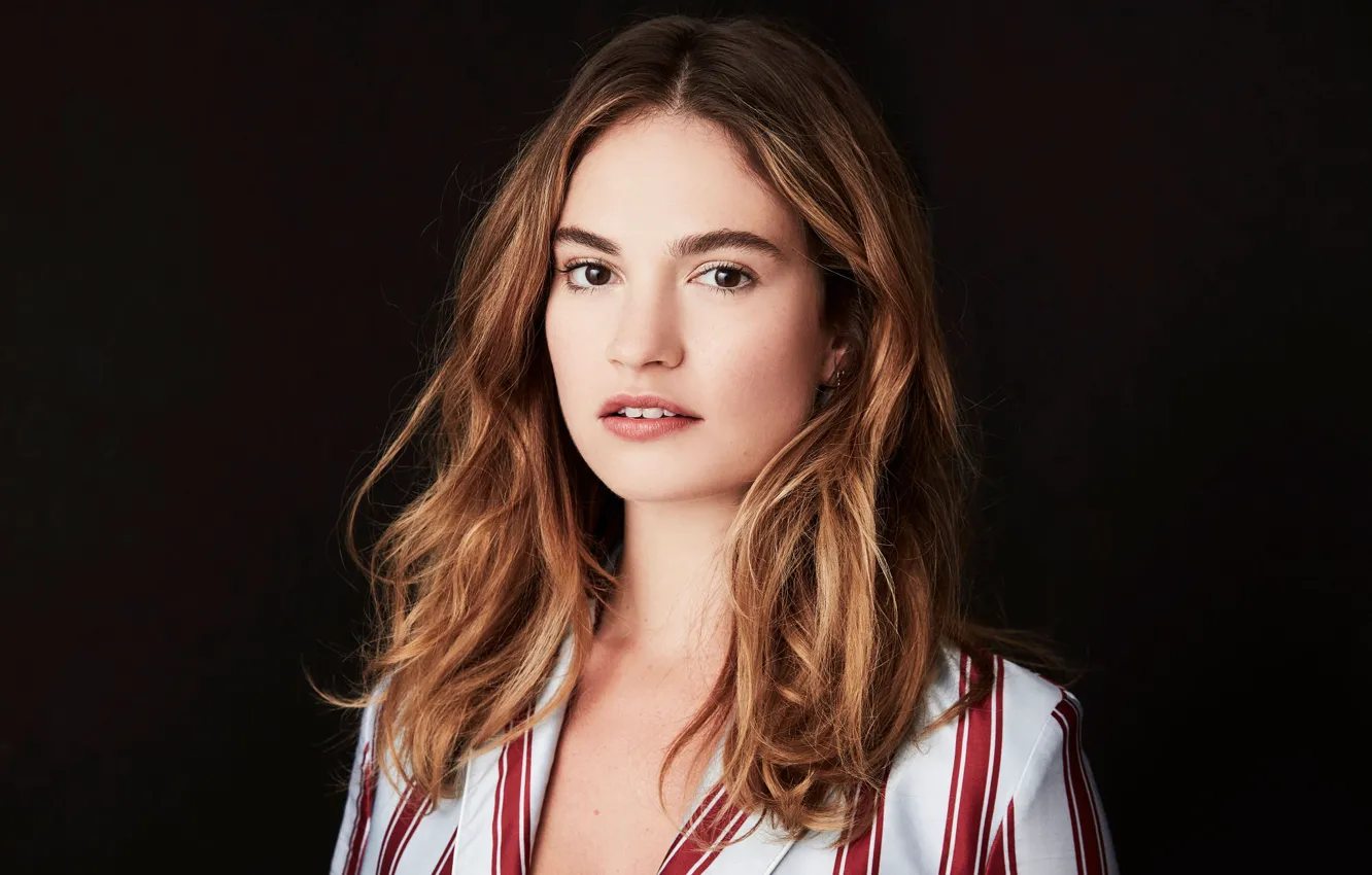 Фото обои взгляд, девушка, волосы, портрет, пиджак, Lily James