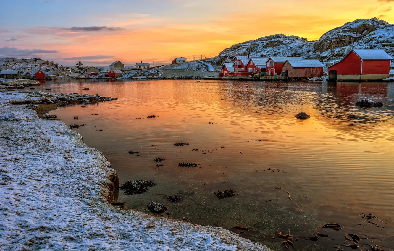 Фото обои небо, снег, горы, озеро, вечер, Норвегия, домик, поселок