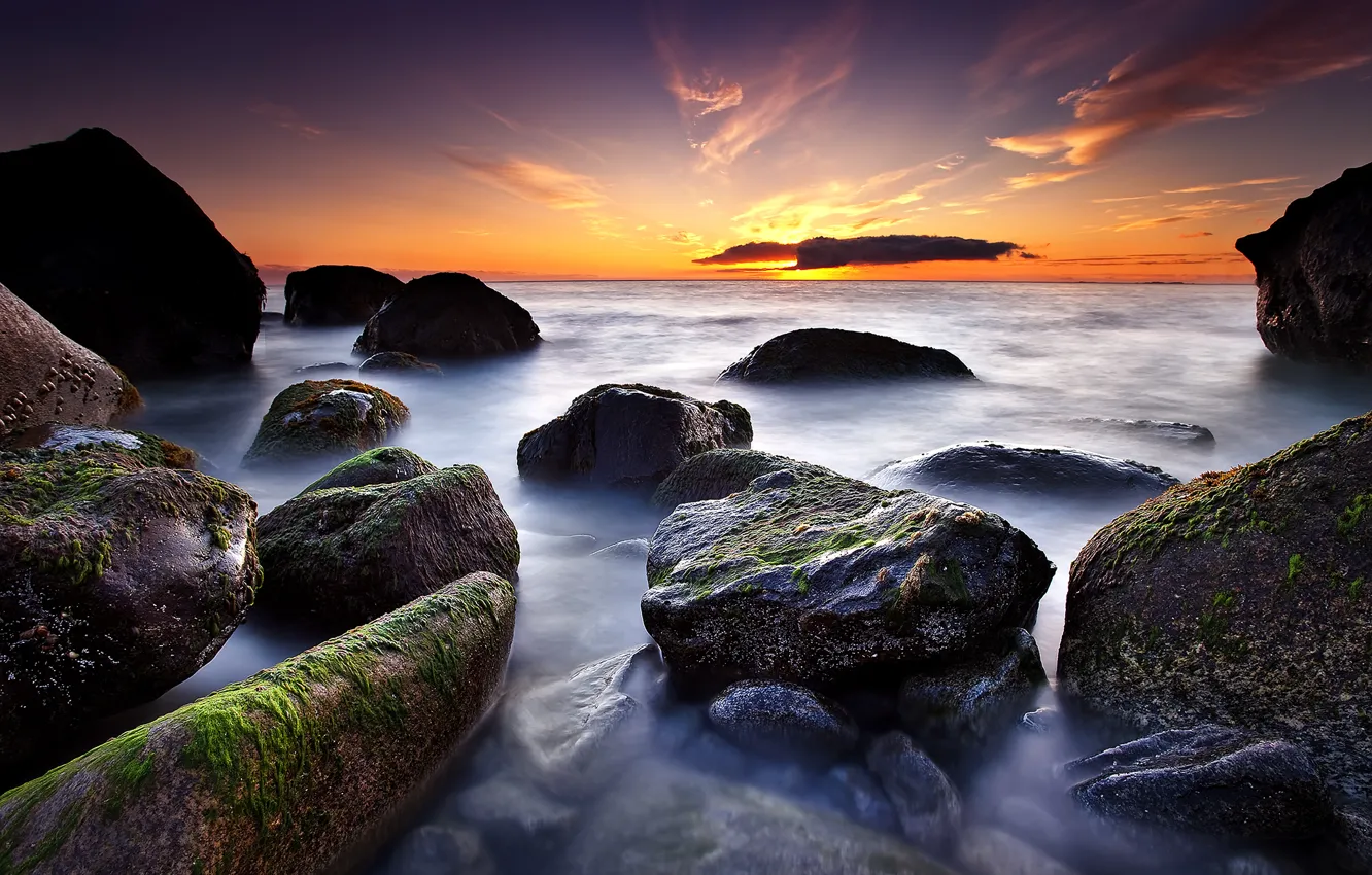 Фото обои море, камни, скалы, рассвет