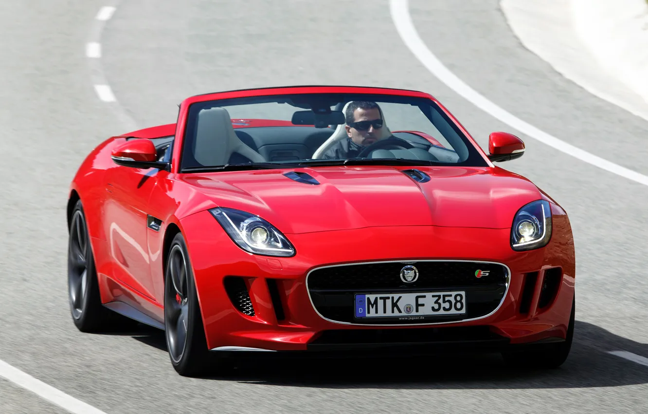 Фото обои красный, Jaguar, водитель, red, передок, F-Type, V8 S