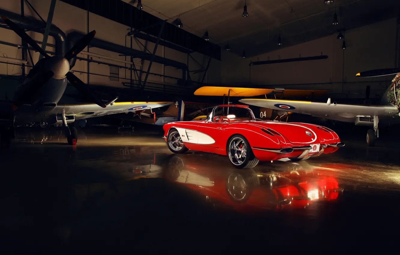 Фото обои красный, тюнинг, Corvette, Chevrolet, ангар, полумрак, шевроле, диски