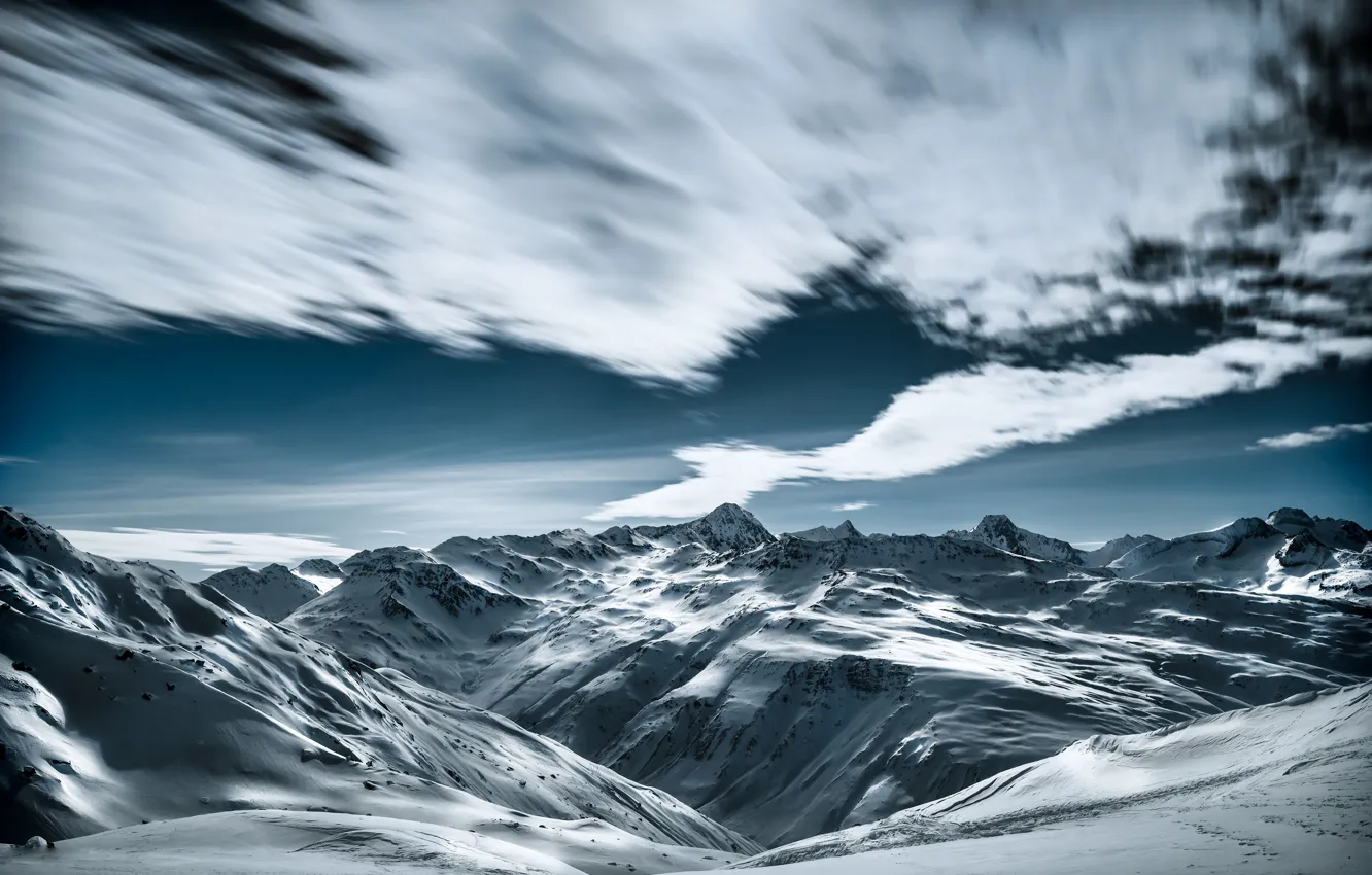 Фото обои зима, небо, облака, снег, горы, склоны, вершины, сугробы