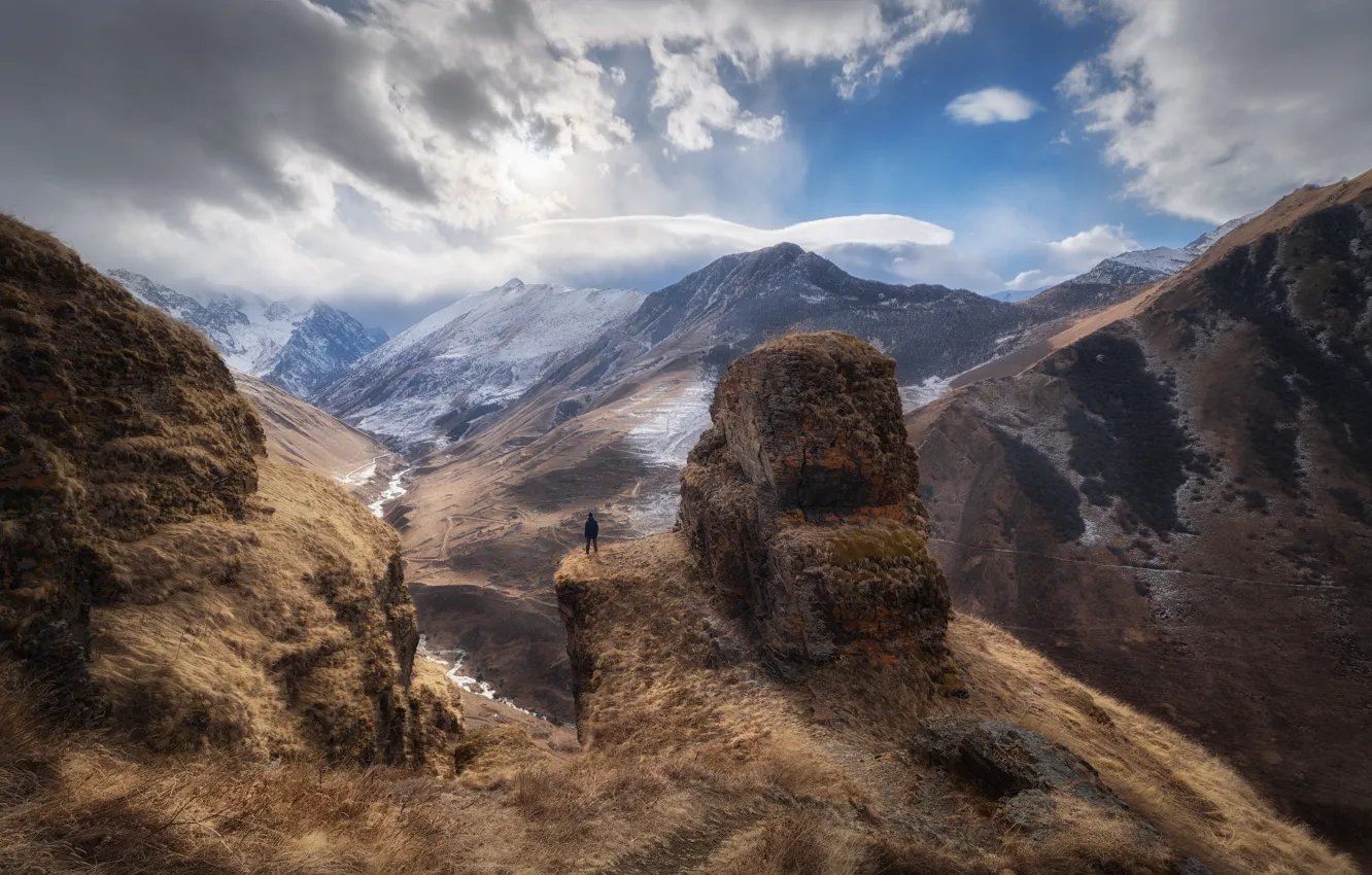 Фото обои облака, пейзаж, горы, природа, человек, Северная Осетия, ущелье Сонгути