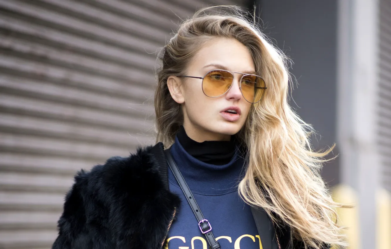 Фото обои взгляд, модель, очки, Street, hair, Victoria’s Secret, Romee Strijd, Роми Стрейд