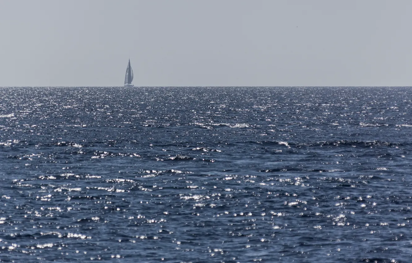 Фото обои блики, отражение, океан, яхта, горизонт, силуэт, парус, бескрайность