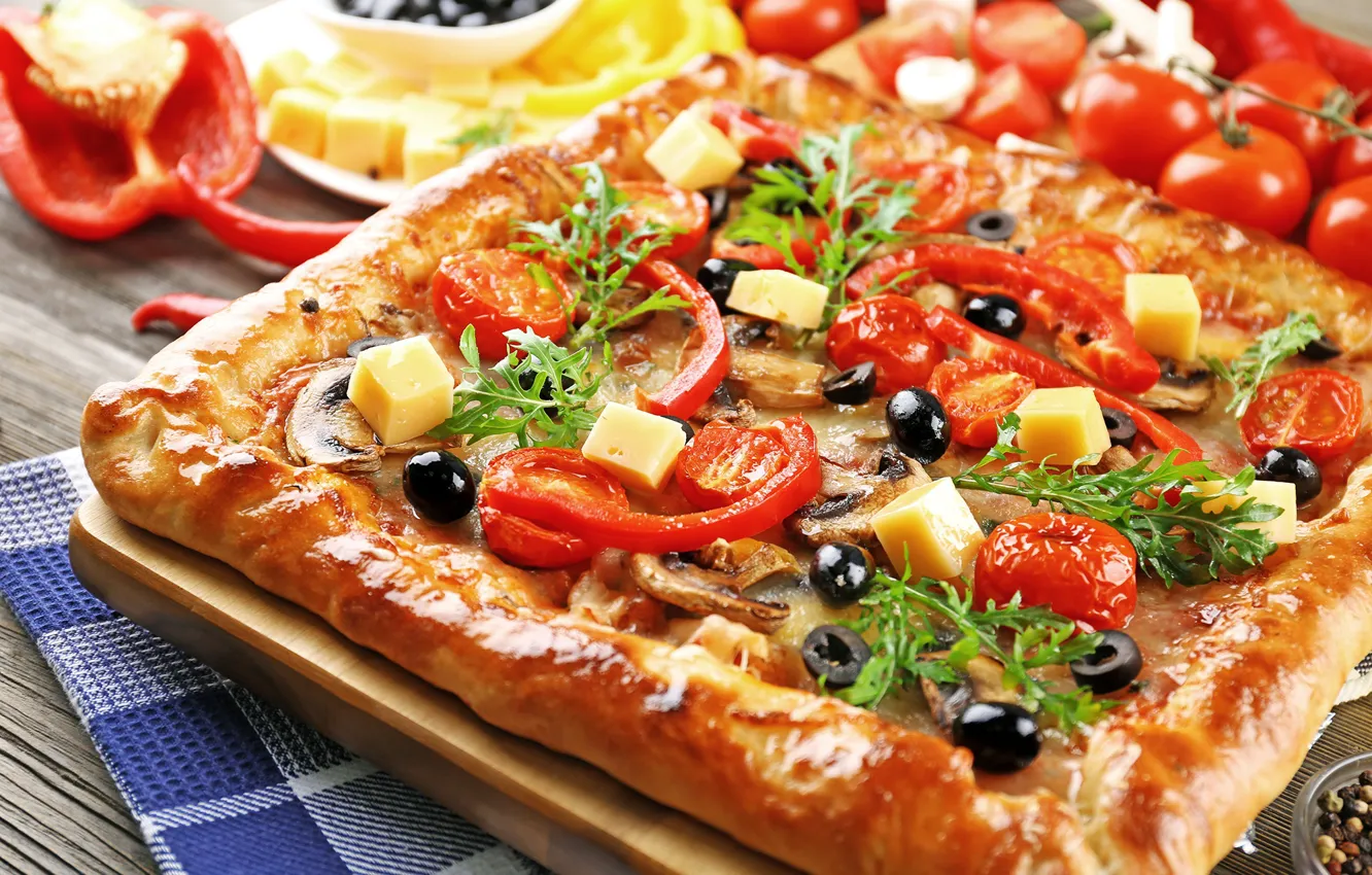 Фото обои грибы, сыр, пицца, помидоры, оливки, pizza, начинка, mushrooms