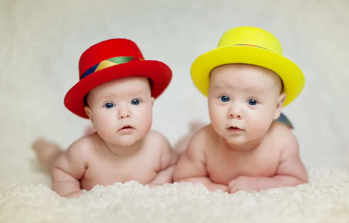 Фото обои Дети, красная, желтая, шляпы