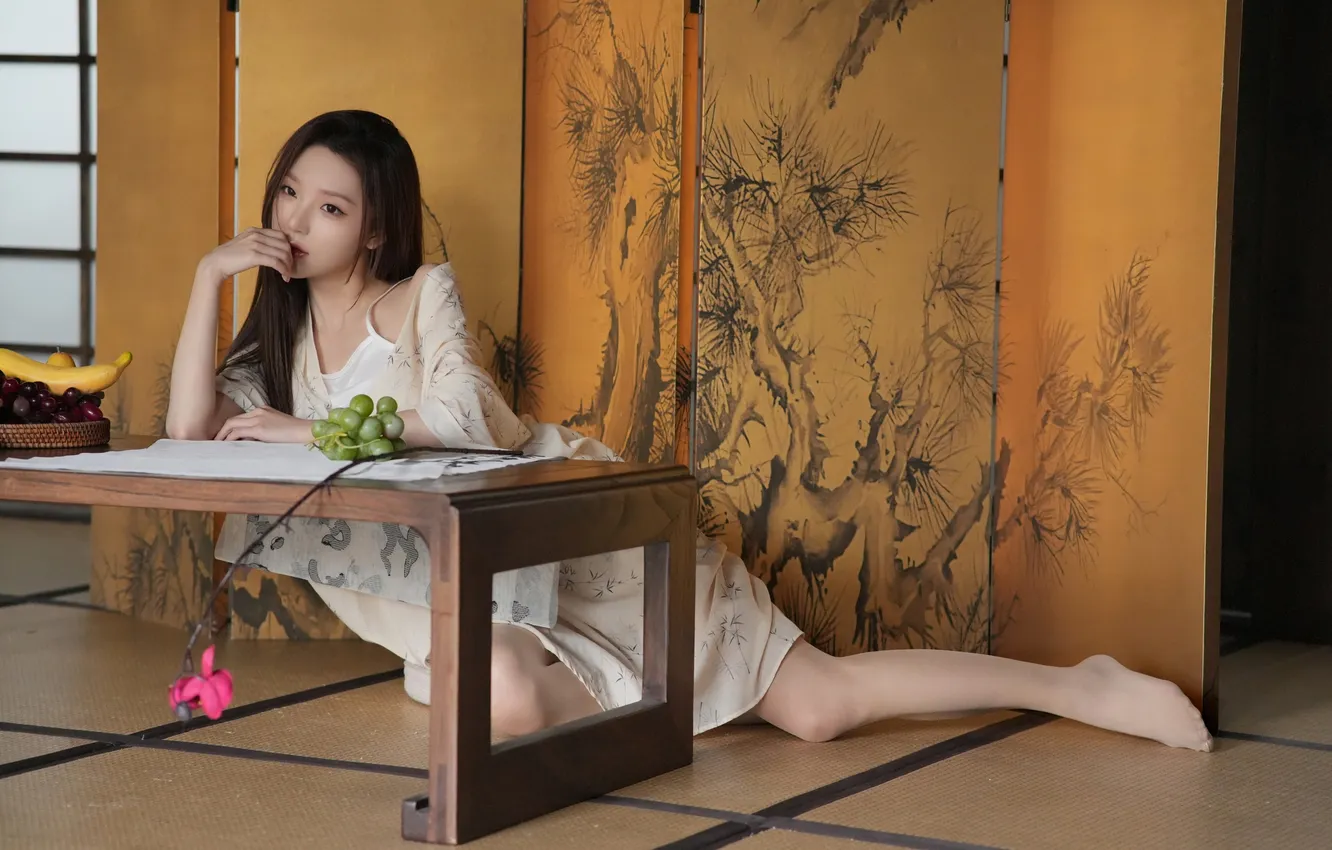 Фото обои Beautiful, Asian, Model, Flower, Table, Woman, Cute, Pretty