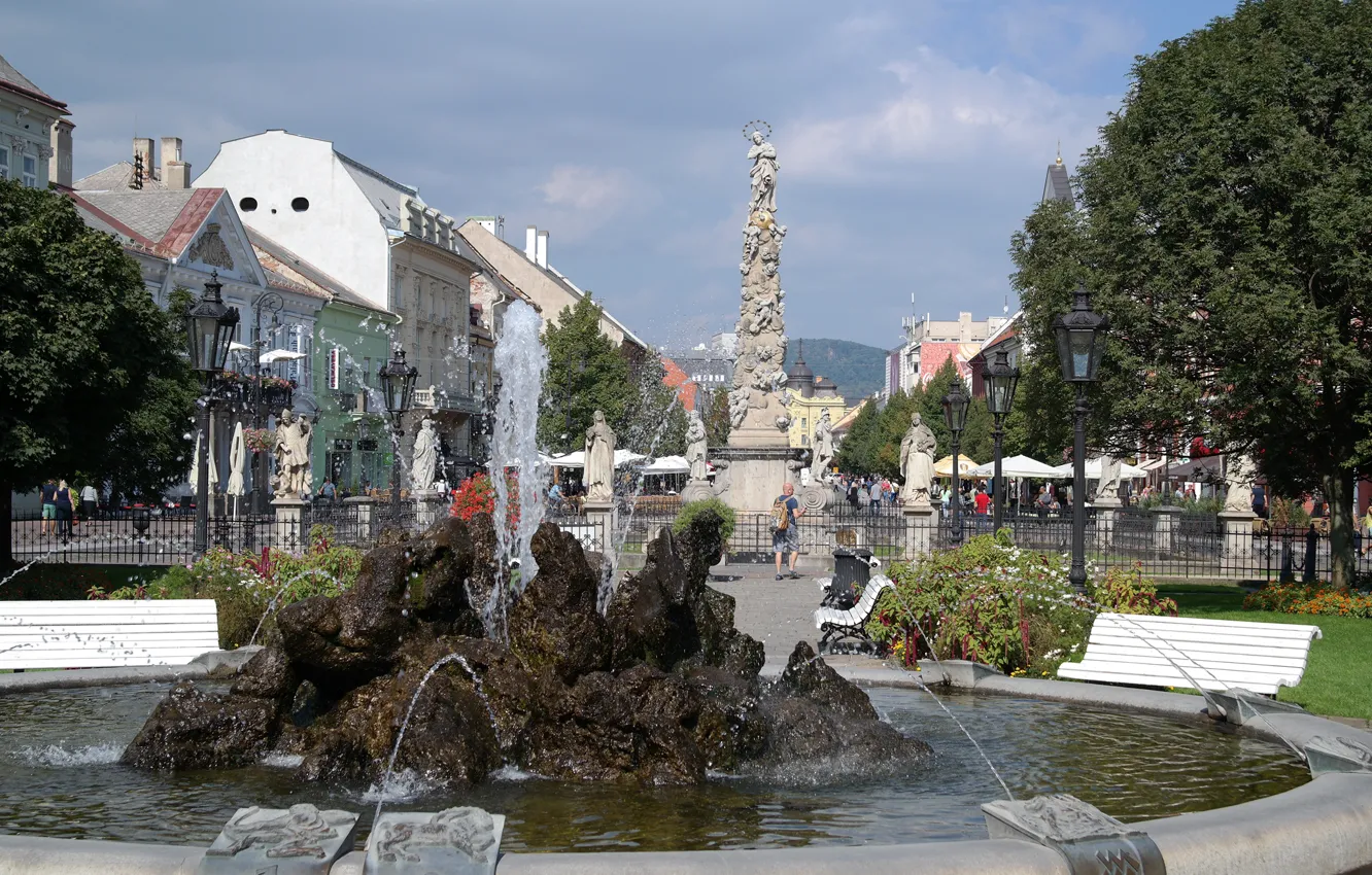 Фото обои парк, дома, фонтан, Словакия, чумная колонна, Кошице
